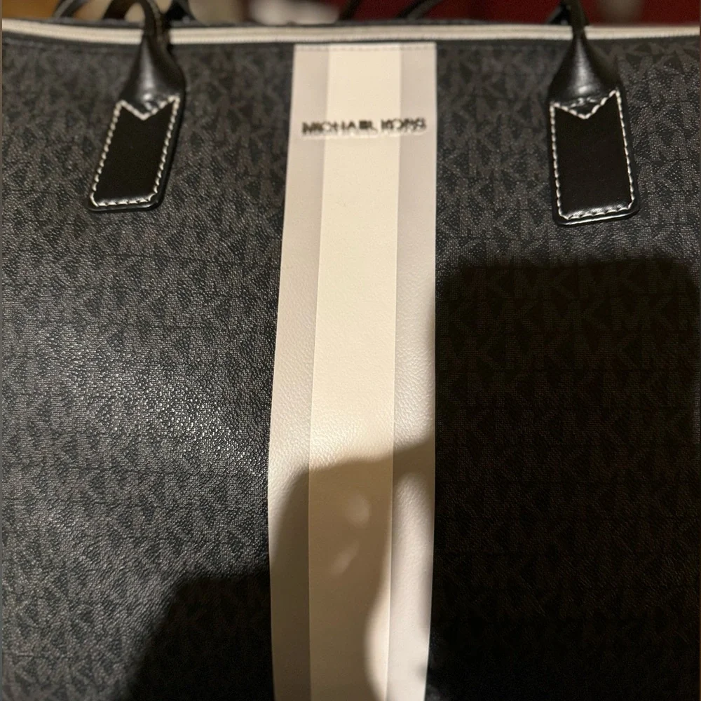 MICHAEL KORS TRAVEL LARGE TOP ZIP TOTE - Picture 8 of 14